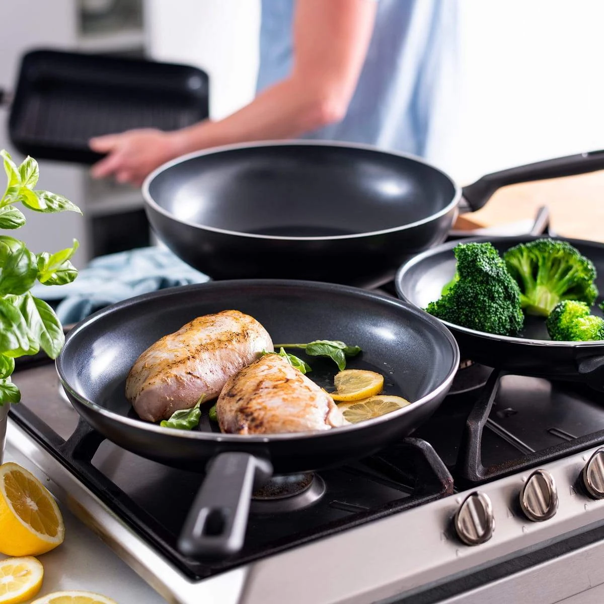 Memphis<br> 3pc Cookware Sets, Black - 20, 24 & 28cm 5 Memphis<br> 3pc Cookware Sets, Black - 20, 24 & 28cm - Image 5