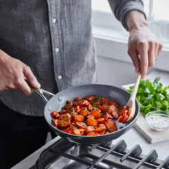 Valencia Pro<br> FRYING PAN, DARK GREY - 28CM -Chic Kitchen Utensils CC002453 001 Valencia Pro FRYING PAN DARK GREY 28CM 2 ab38a949 798a 4251 bd22 088fa8c6294f