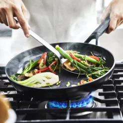 Smartshape<br> FRYING PAN, BLACK - 28CM -Chic Kitchen Utensils CC003413 001 Smartshape FRYING PAN BLACK 28CM 4 136a23a4 15e7 46b8 9105 a4de24deed0c