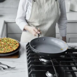 Valencia Pro<br> Frying Pan, Grey - 24cm -Chic Kitchen Utensils CC003758 001 Valencia Pro VALENCIA PRO FRYING PAN GREY 24CM 3 97b461cb eaca 4c26 a657 8725fc7f387c