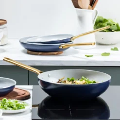Padova<br> Wok, Dark Blue - 28cm -Chic Kitchen Utensils CC006464 001 Padova Wok Dark Blue 28cm 3 6652270d 0580 4ea6 ab39 6ec1248e6cd1