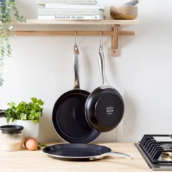 Royal<br> Frying Pan Black - 28cm 8 Royal<br> Frying Pan Black - 28cm -Chic Kitchen Utensils CC007265 016 Royal ROYAL FRYING PAN BLACK 28CM 4 e5bbb5d4 d269 41c8 a999 11949d9538f5