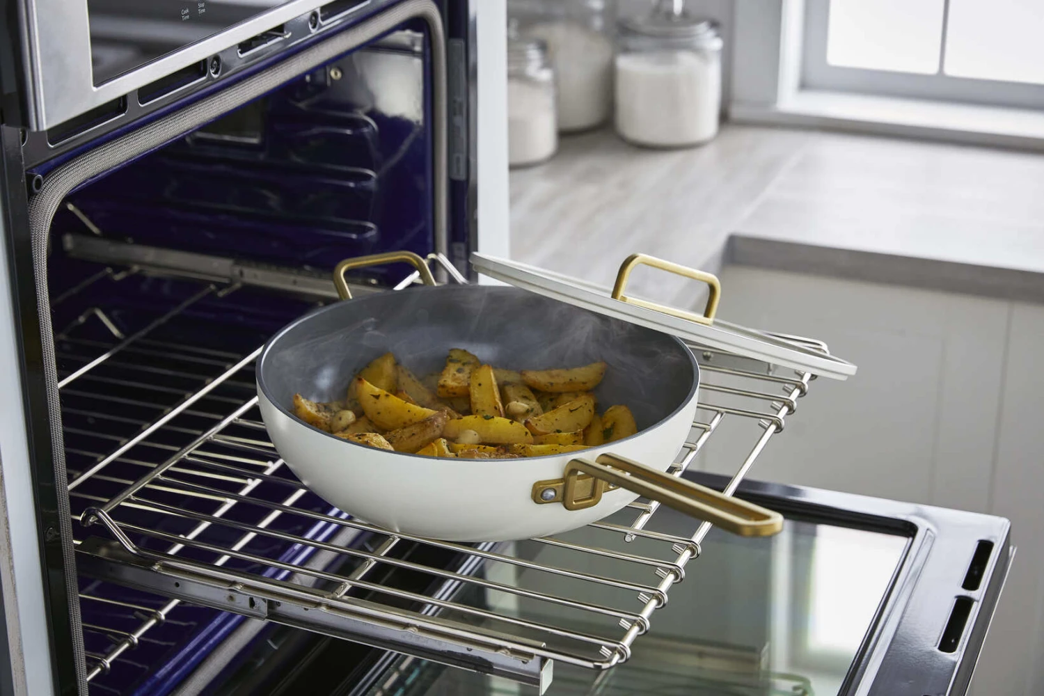 Stanley Tucci™<br> Ceramic Non-Stick 33cm Essential Stanley Pan | Carrara White 9 Stanley Tucci™<br> Ceramic Non-Stick 33cm Essential Stanley Pan | Carrara White - Image 9