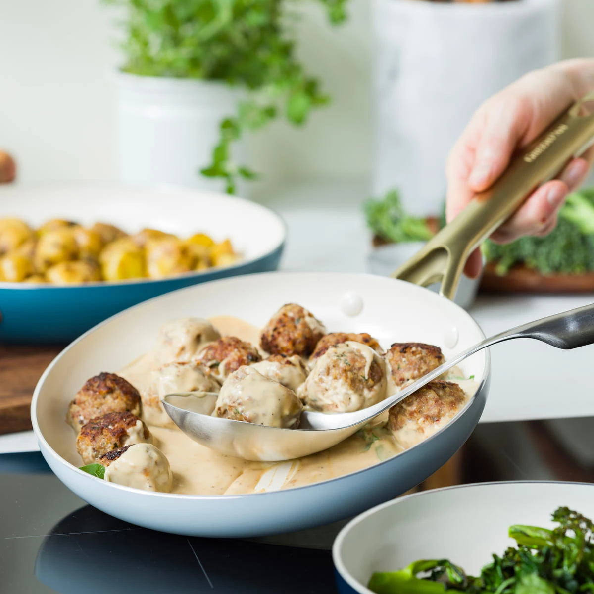 Shades<br> 3pc Cookware Set In Coastal 4 Shades<br> 3pc Cookware Set In Coastal - Image 4