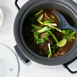 Bistro Slow Cooker<br> Stainless Steel, 3.7L -Chic Kitchen Utensils CC009535 001 Slow Cooker GP BIST Slow Cooker 3 7L Stainless Steel v AU 8 a98d1fd8 bac4 41ab a535 5dd6754081b0