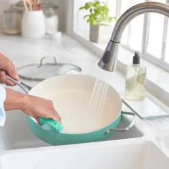 GREENLIFE ARTISAN <br> SKILLET WITH LID, Turquoise - 30CM 9 GREENLIFE ARTISAN <br> SKILLET WITH LID, Turquoise - 30CM -Chic Kitchen Utensils GL Artisan Tu CoveredSkillet Lifestyle2 02 1200x1200 04aaf25